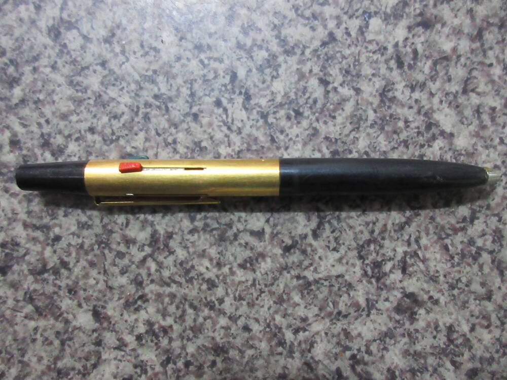 Ручка шариковая, полуавтоматическая (на четыре цвета)