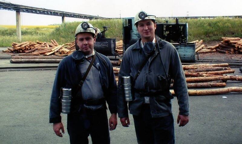 Фотография. Гаркушев Е.Н. перед спуском в лаву шахты Алмазная с соавтором Андреем Егоровым.