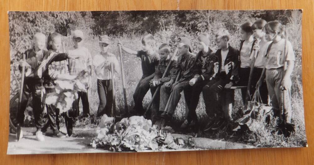 Фото. Учащиеся 6 «В» класса Катайской средней школы № 2, руководитель Столбова Т.В., 1990-е годы.