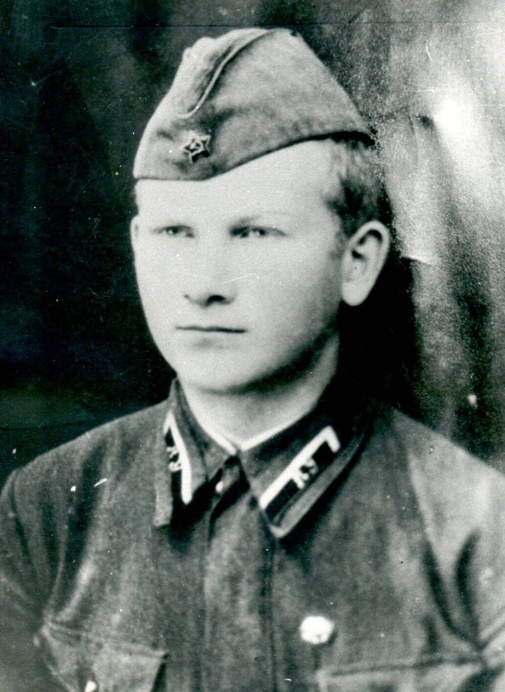 Фото командир танкового взвода из 79 танковой бригады 19 КПТК, лейтенант Лебедев Евгений Иванович, погиб в боях на Курской дуге.