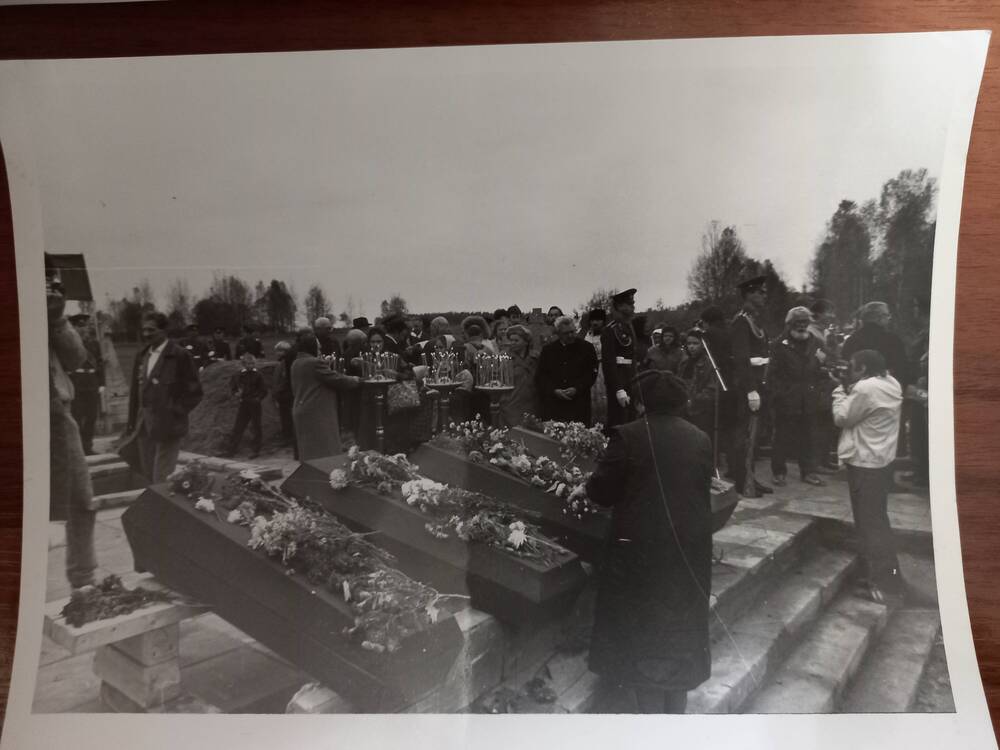 Перезахоронение останков в деревне Уварово.