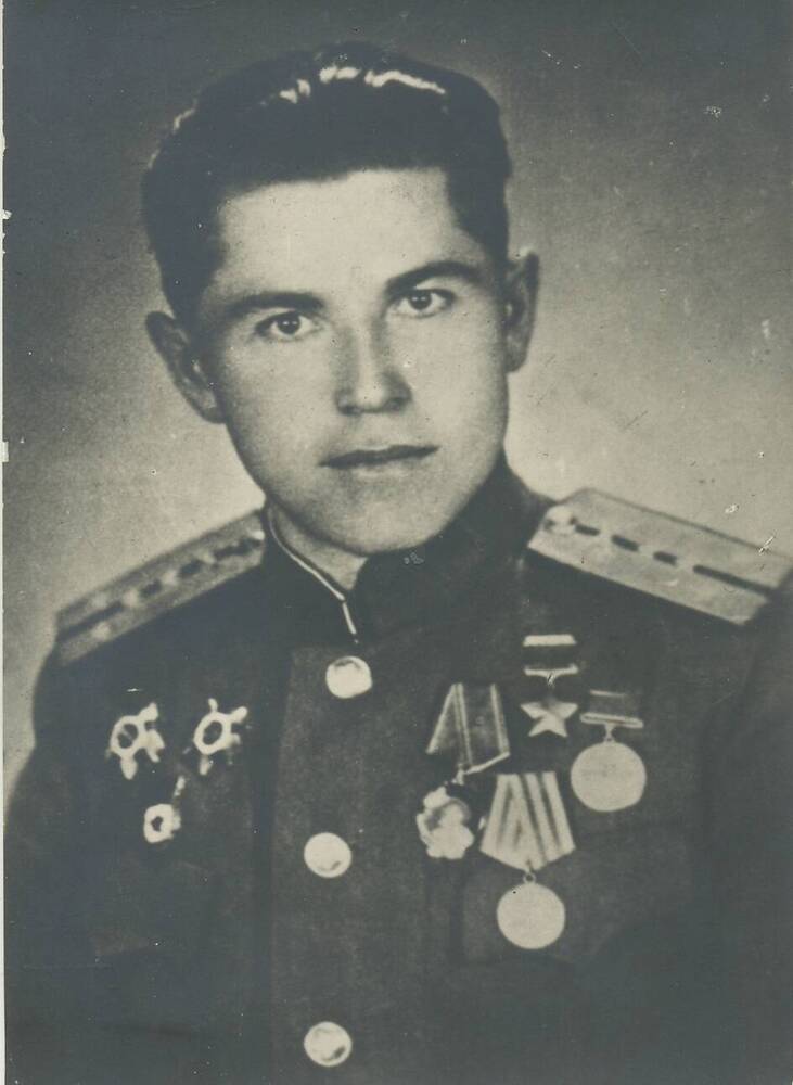 Фото команд.8 батареи АП 6 гв. с.д. гв. ст. лейтенант Герой советского Союза Бойко Николай Павлович.
