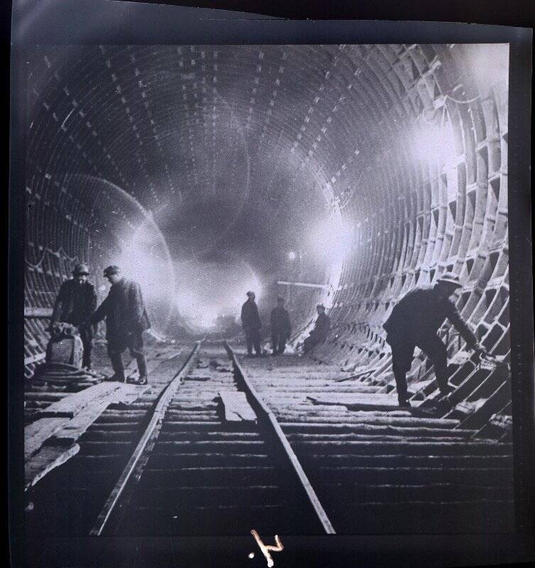 Негатив. Технический осмотр Есаульского тоннеля под Новокузнецком