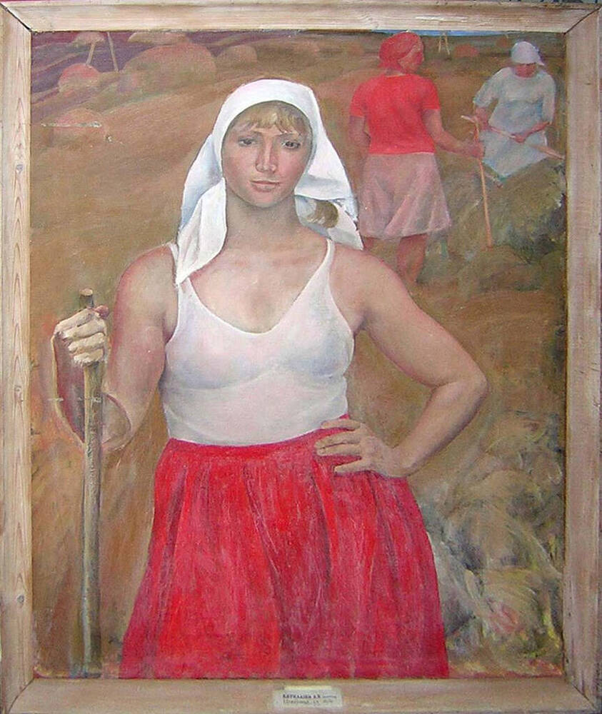 Картина Колхозница (на первом плане девушка в белой майке, косынке и красной юбке).