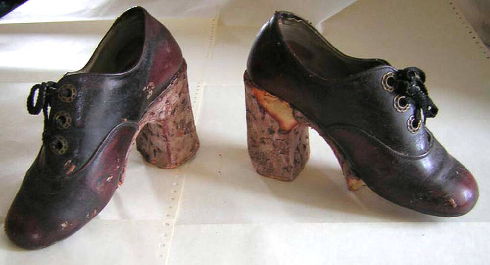 Туфли женские, черно-коричневые, застежка - шнуровка.