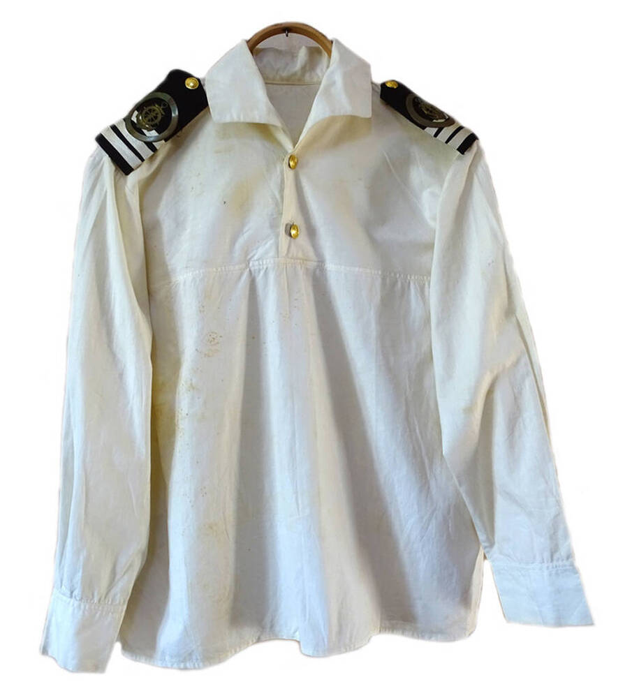 Блузка с погонами (часть формы члена клуба Колхида) секретаря комсомольской организации Фадеевой Людмилы.