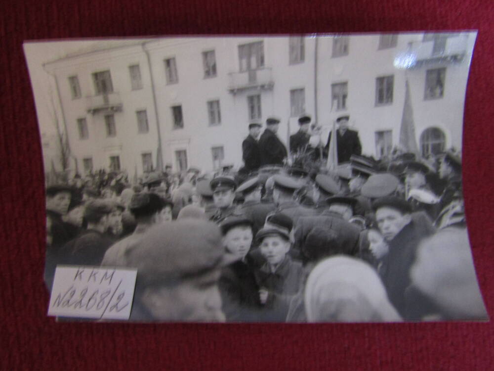 Фотография. Общий вид площади им. Ленина во время митинга.