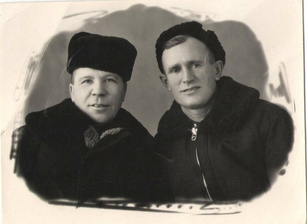 Фотопортрет парный. П.Д. Сальников  (справа) и А.П. Фёдоров -  участники Великой Отечественной войны 1941-1945 гг.