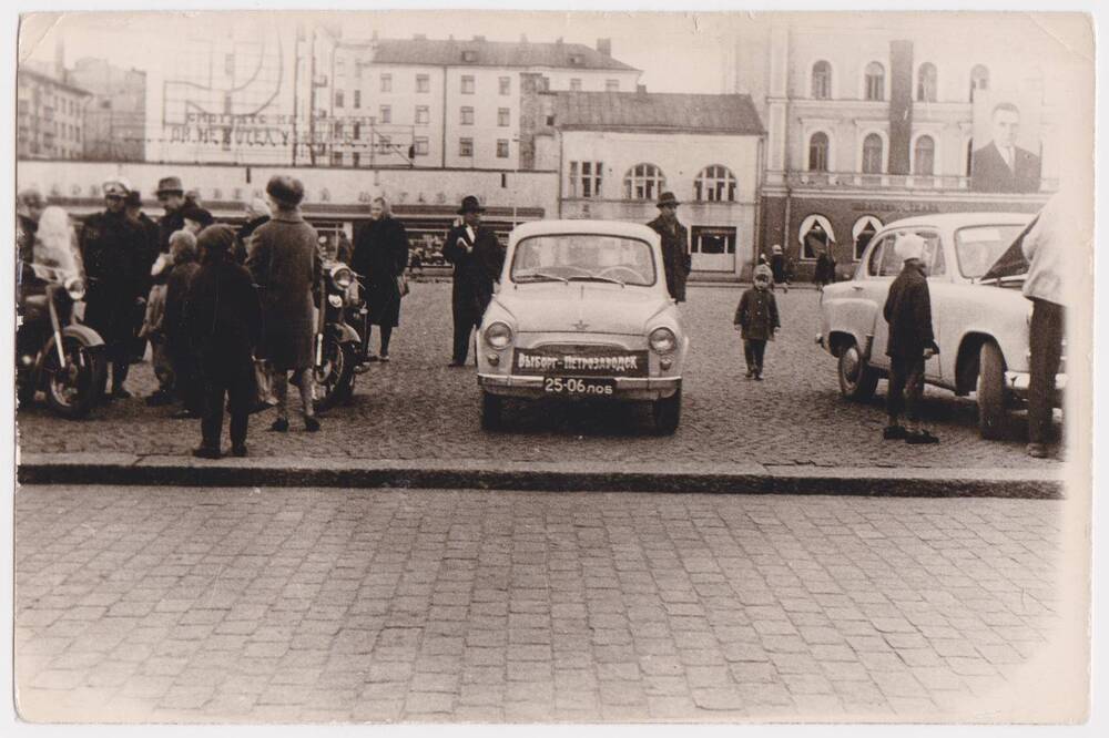 Фотография. Участники авто-мотопробега в честь Дня Победы на Красной площади