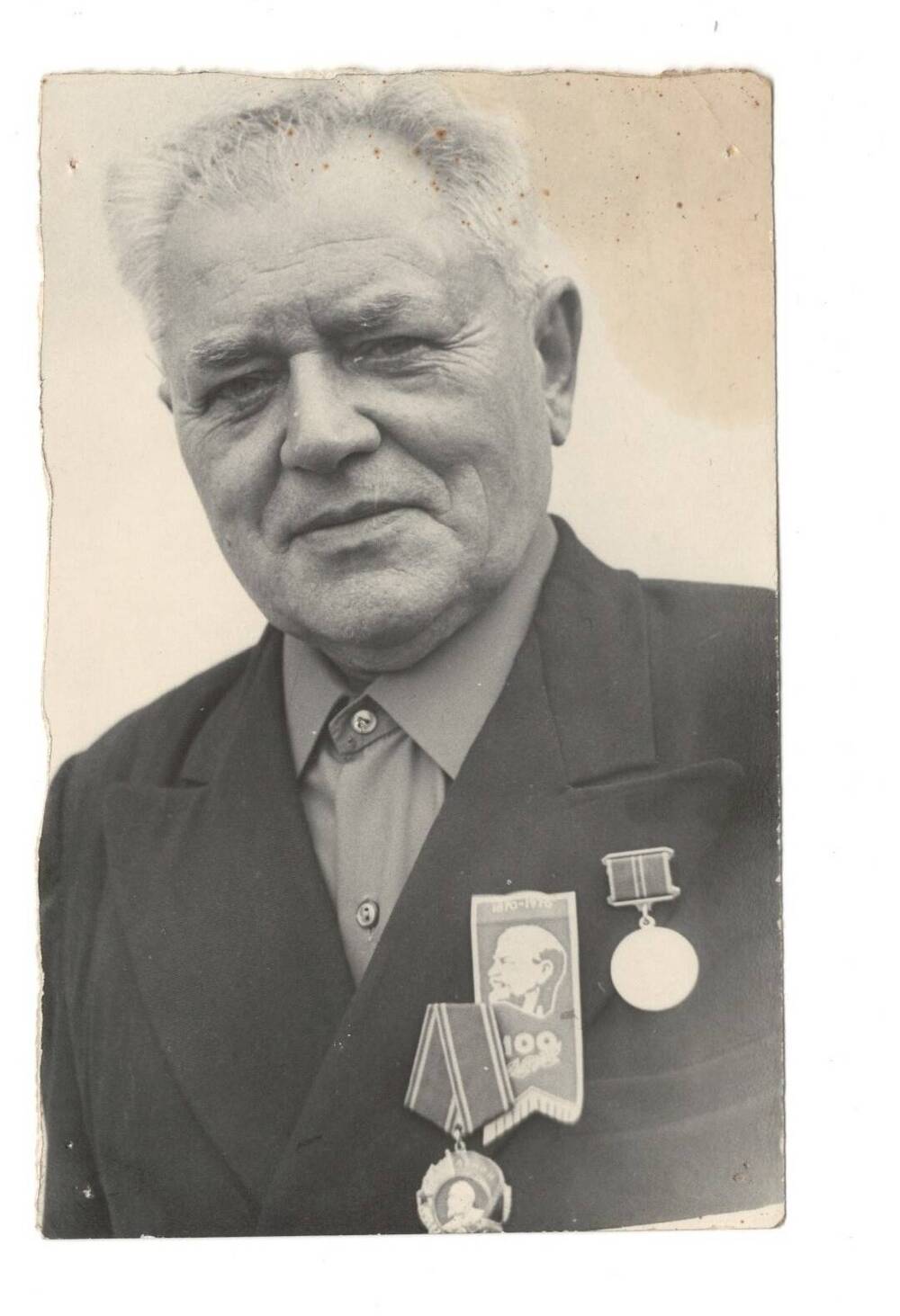 Фото поясное.  Собакин  Николай  Дмитриевич  - уроженец  г.Карачева, участник  Великой Отечественной войны.