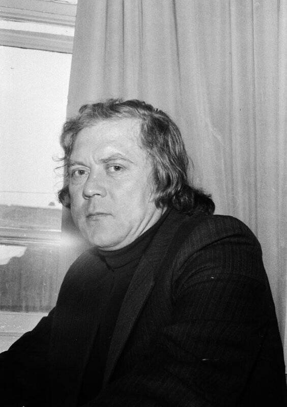 Негатив черно-белый. Кушманов В.В. - поэт, член Союза писателей СССР с 1973 г.