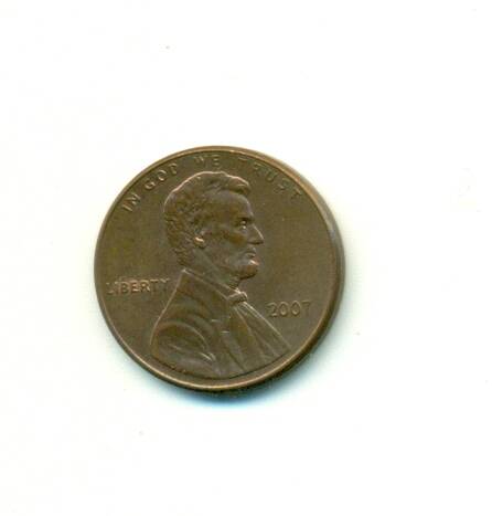 Монета из жёлтого металла с надписью по кругу: «UNITED STATES OF AMERIKA. ONE CENT». 2007 год.