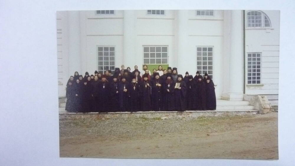 Фотография Группа монахов и монашек на тер. Мужского Николаевского монастыря