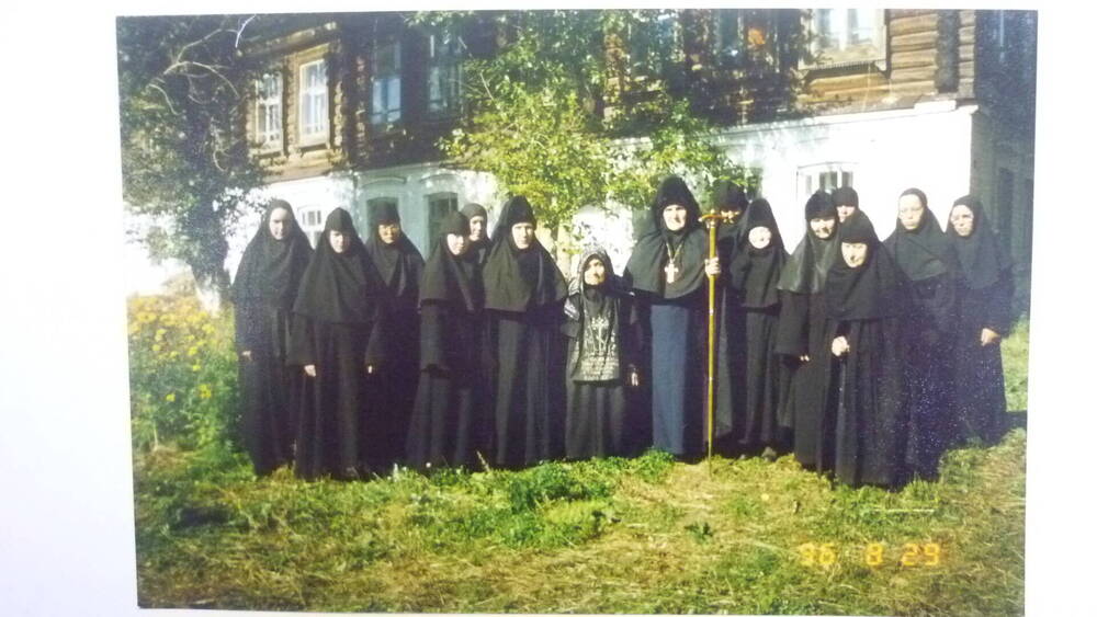 Фотография Монашки женского Покровского монастыря