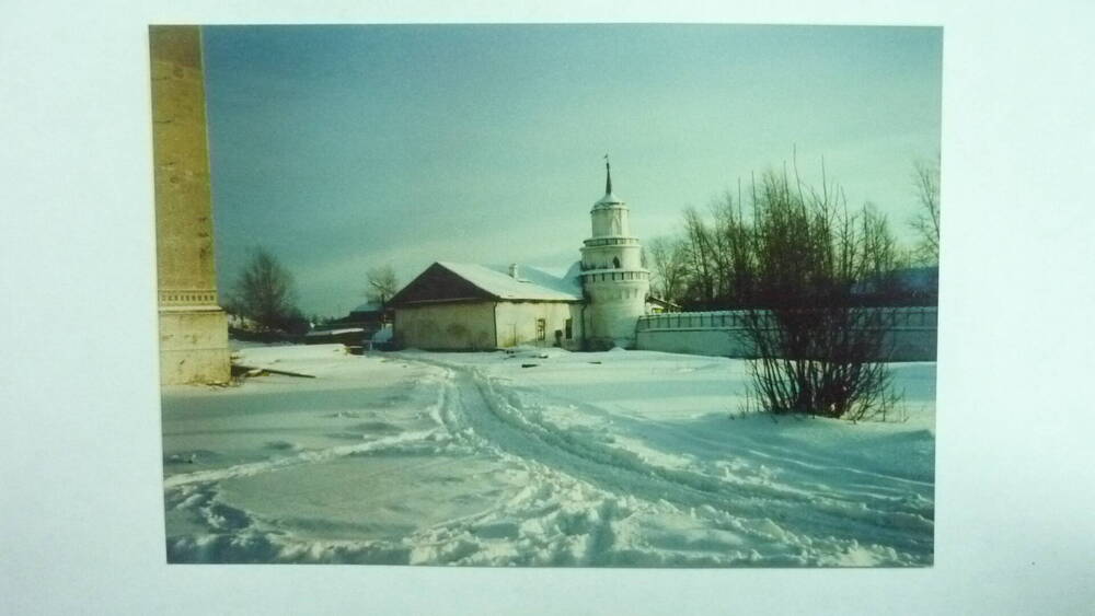 Фотография Вид на юго-восточную башню Николаевского монастыря