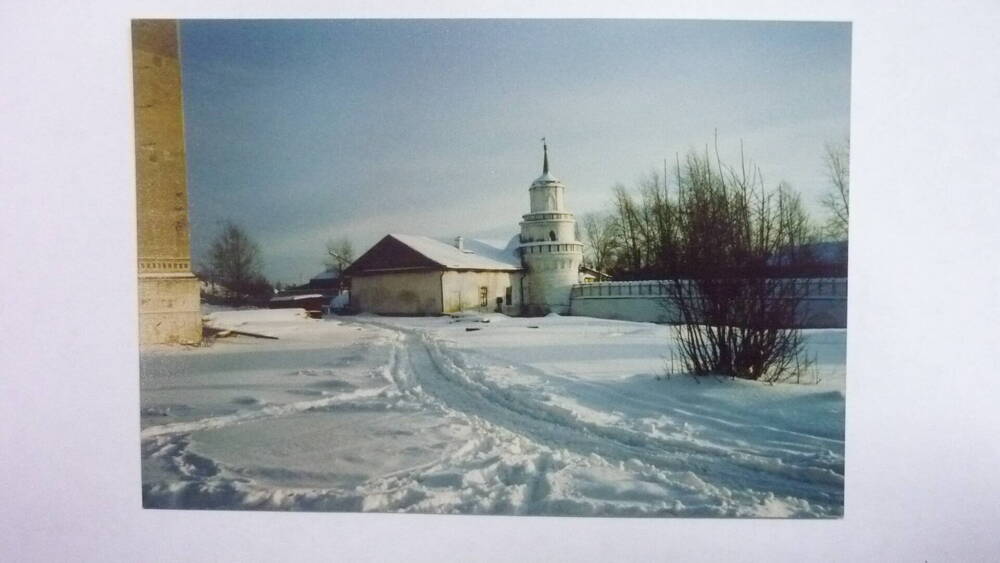 Фотография Вид на юго-восточную башню Николаевского монастыря