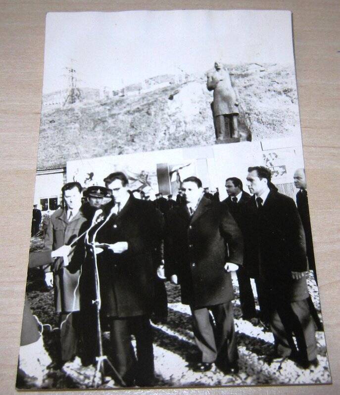 Фотография. Открытие памятника Г.И. Невельскому в сквере Сахморучилища.