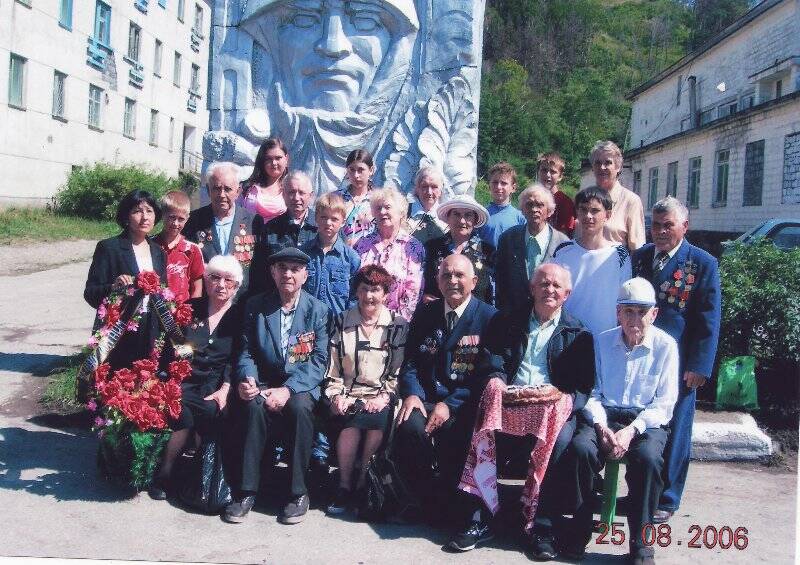 Фотография. Встреча ветеранов Великой Отечественной войны и школьников г.Невельска и с. Горнозаводска.