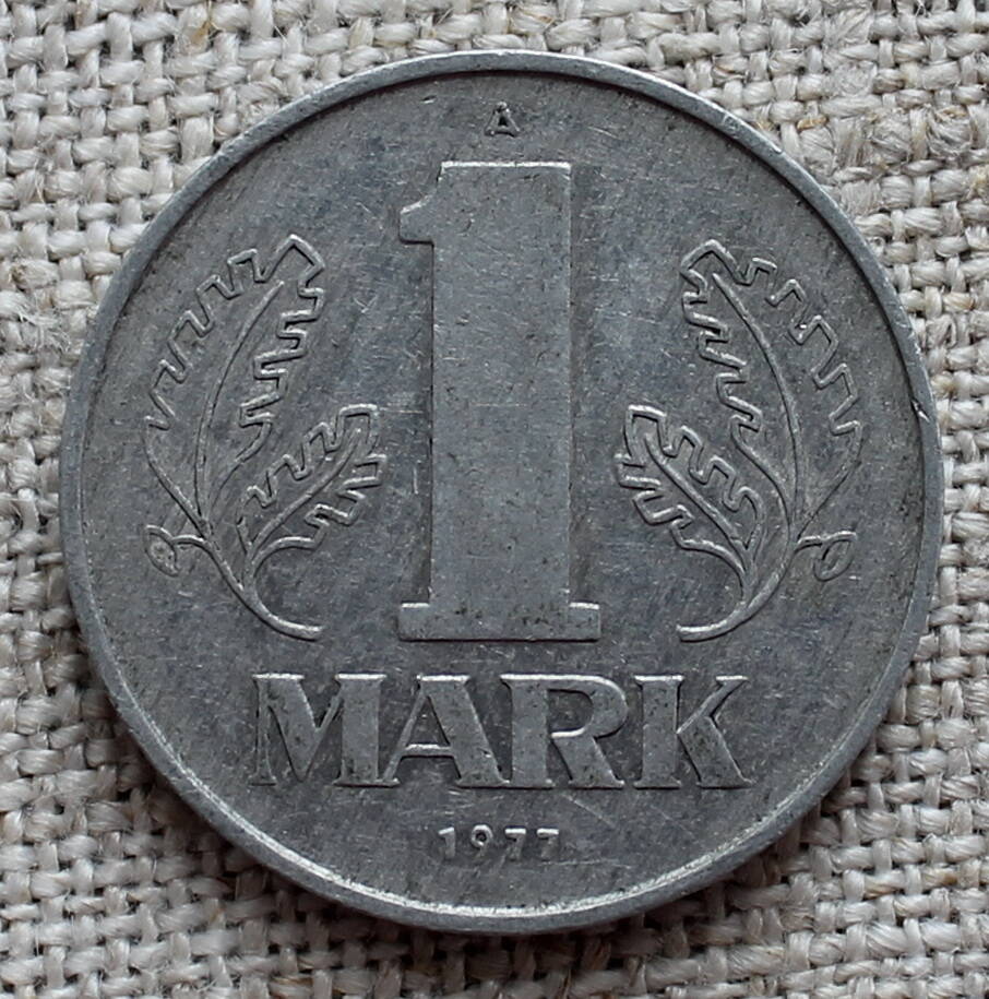 Монета  1 mark.