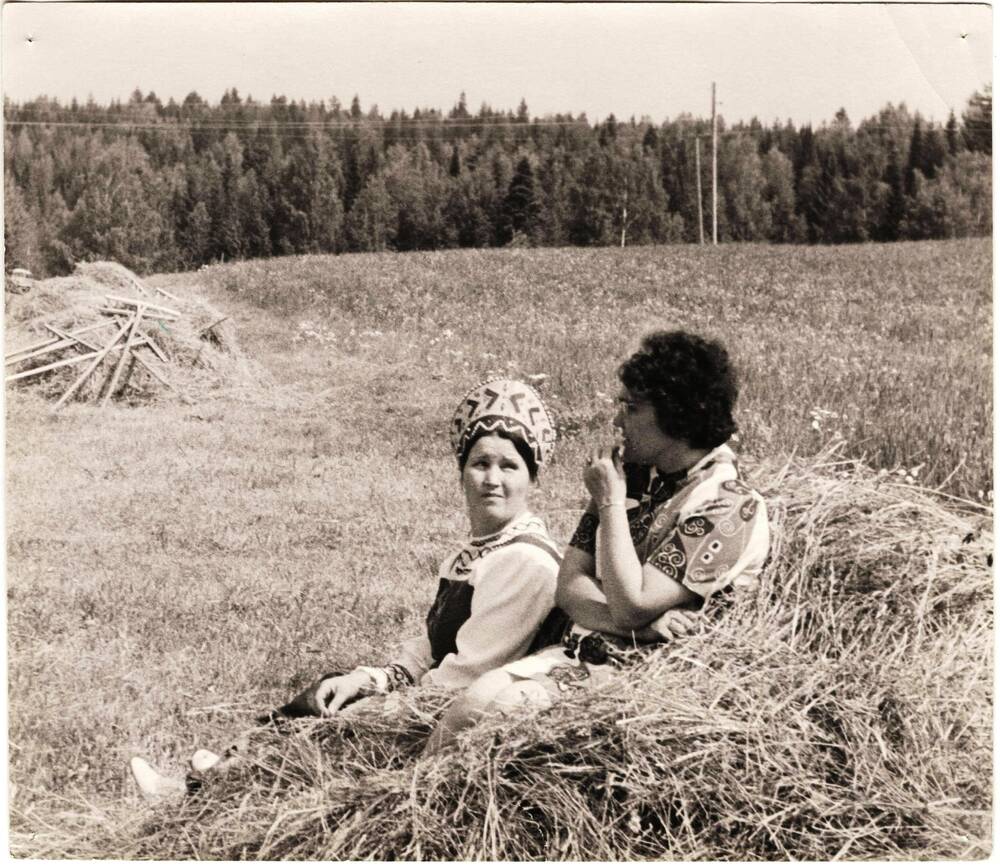 Фотография. Лучникова Валентина Сергеевна и Турушева Дарья Абрамовна (слева направо)