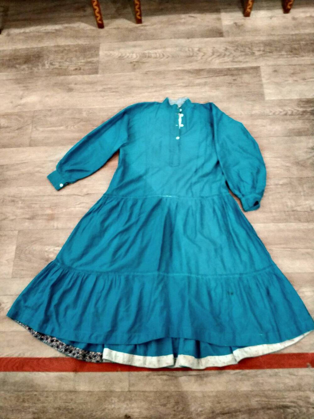 Херарам кепи - женское чувашское чувашское платье ситцевое, голубое, воротник стойка и пуговицы, две оборки