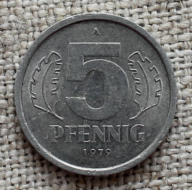 Монета  5 PFENNIG .