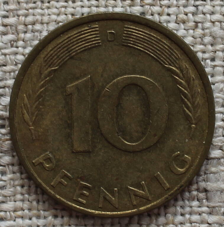 Монета  10 PFENNIG.