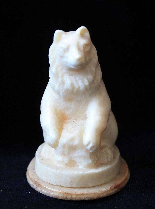 скульптура Медведь с камнем