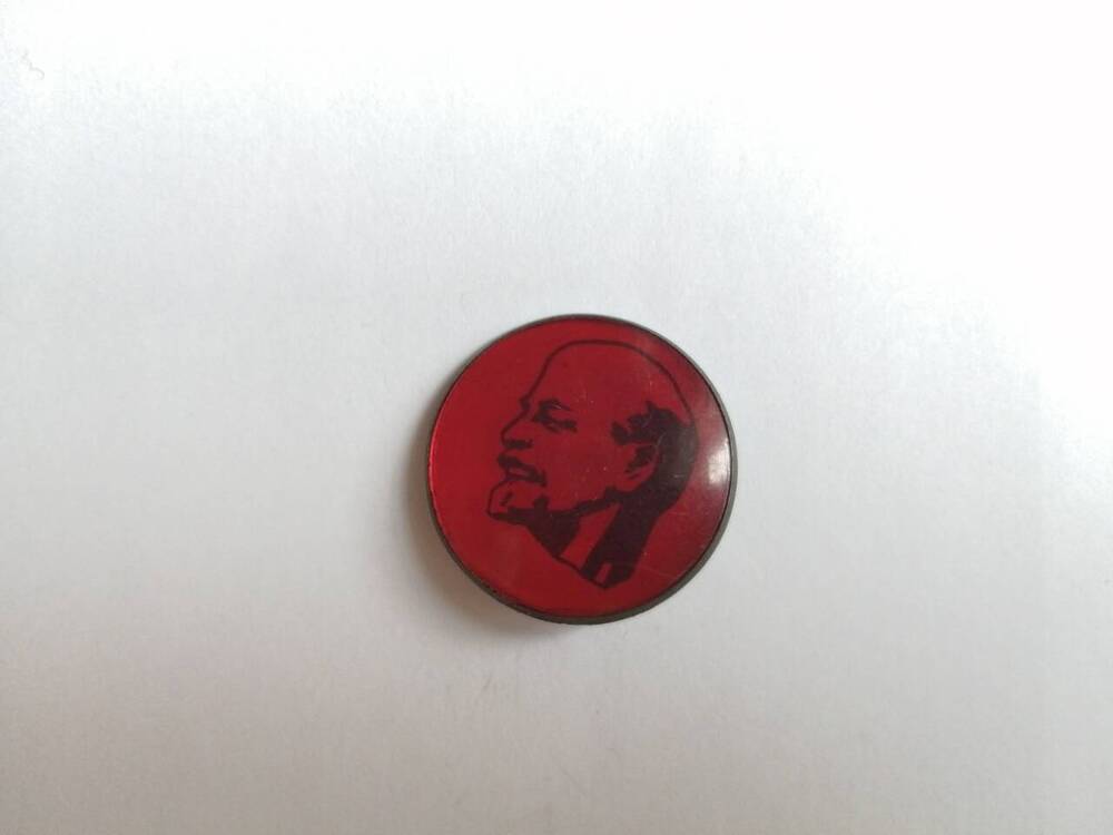 Коллекция нагрудных сувенирных значков. Значок круглый с профилем В.И. Ленина.