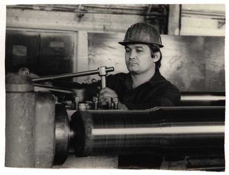 Фото. О.Г. Побегайло, токарь механического цеха металлургического завода.