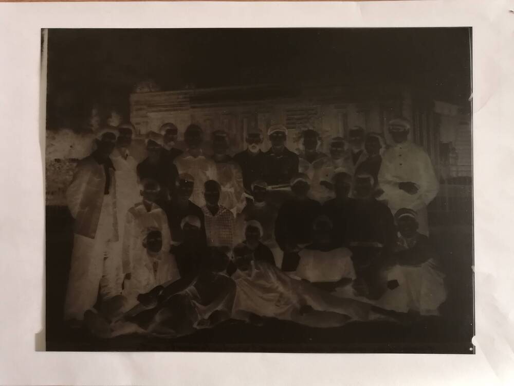 Негатив черно-белый. Учащиеся школы II ступени г.Камень на Красной площади в 1925 году.
