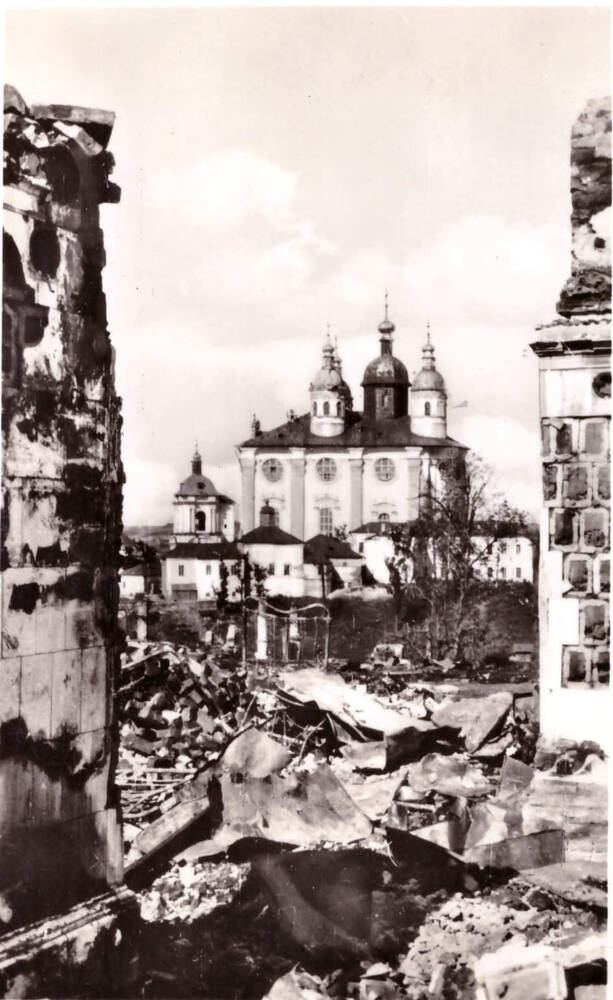 Почтовая карточка
«Смоленск. Разрушенные дома и Успенский собор»