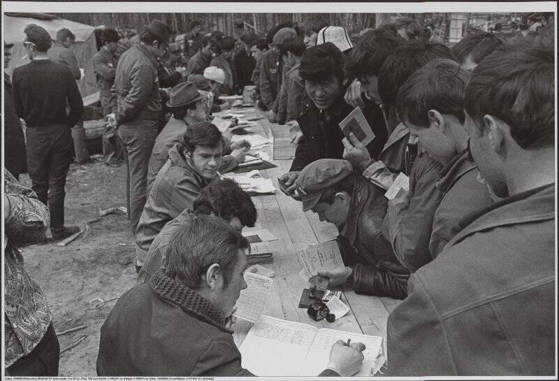 В 1974 началась стройка. БАМ 1974. Начало строительства БАМА 1974 год. Поселок Звездный БАМ 1974 год. 1974 Год СССР.