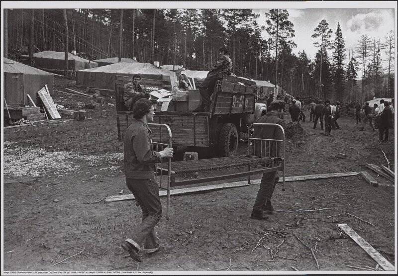 В 1974 началась стройка века строительство. Байкало Амурская магистраль поселок Улькан. Алонка БАМ. Поселок на БАМЕ Улькан. Балок на БАМЕ.