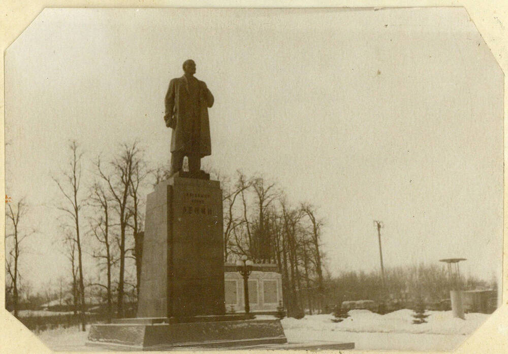 Фотография. Памятник В. И. Ленина на центральной площади г. Подольска