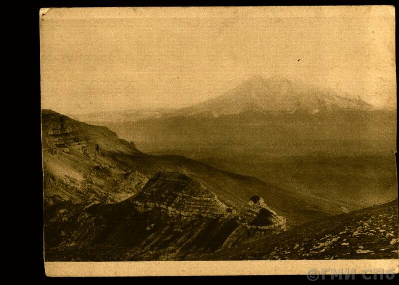 Кисловодск. Окрестности. Вид на Эльбрус с плоскогорья Бичасын.