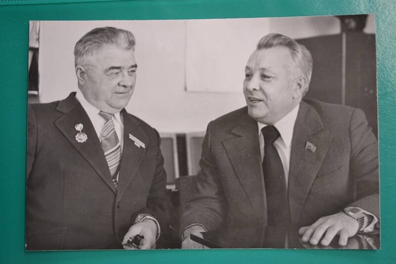 Фото. Махнев А.И. и Созыкин Г.Я., первый секретарь Сафакулевского района.