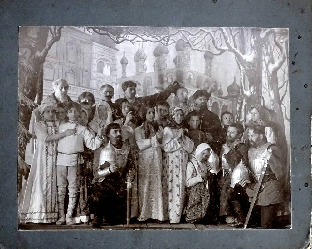 Фото  Финальная часть оперы композитора  М. Глинки Жизнь за царя, в постановке  преподавателей и учащихся Николаевской гимназии