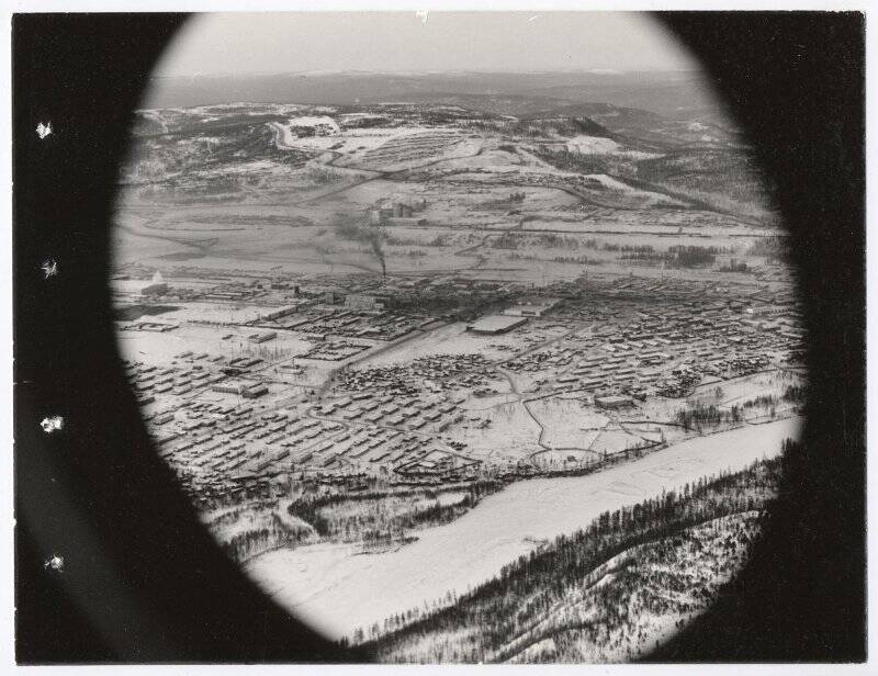 Фотография. Панорама пионерного поселка Нерюнгри с вертолета.