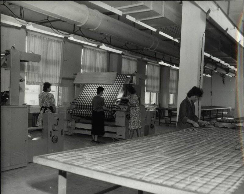 Фотография. Швейная фабрика Юность. Раскройный цех
