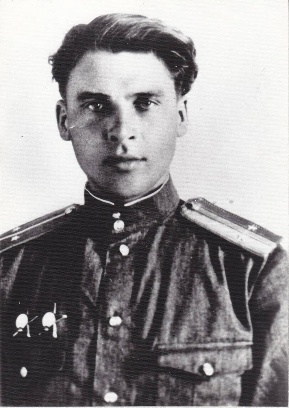 Фото Кулешова Вениамина Сергеевича в военной форме 1944-45 гг