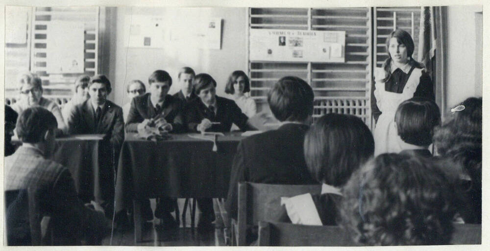 Фотография групповая. Комсомольское собрание в Подольской средней школе № 20