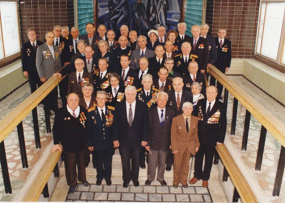 Фото ветеранов ЛАЭС с Епериным А.П. (в центре)