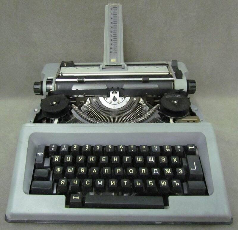 Машинка пишущая Ивица-М