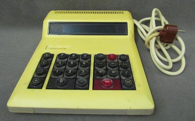 Счетная машинка Искра-2210