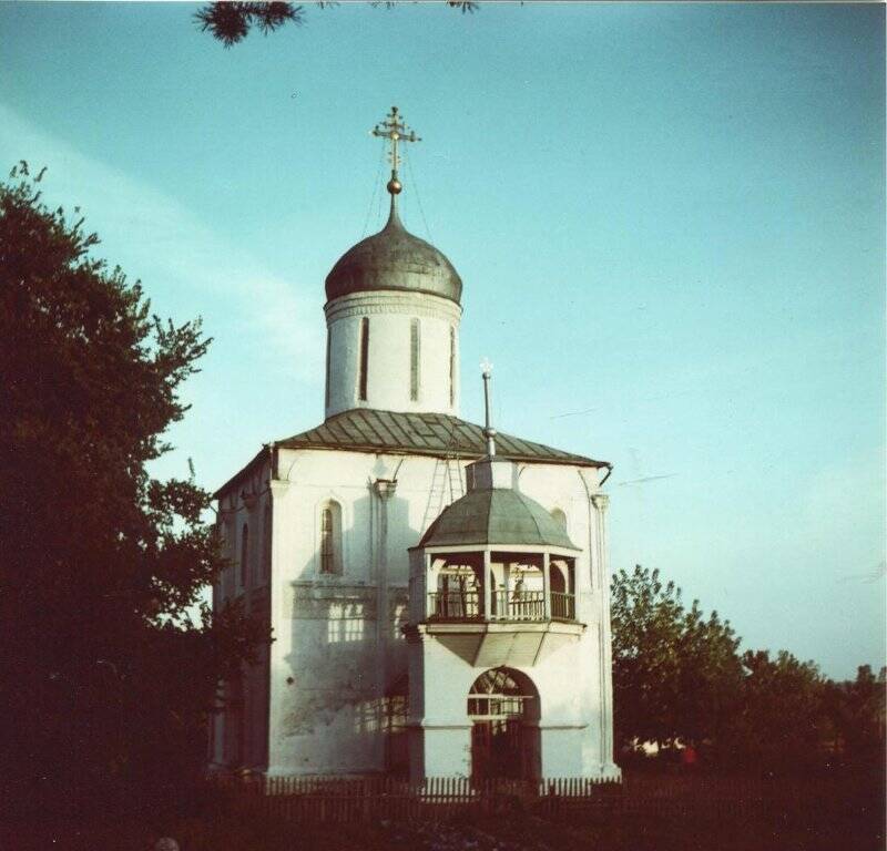 Негатив цветной. Вид на Звенигородский Успенский собор с запада.