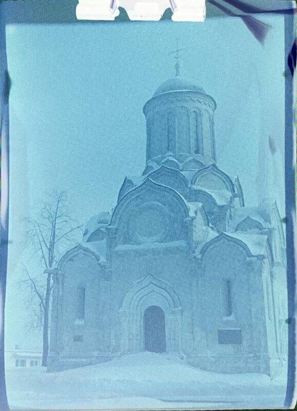 Негатив цветной. Спасский собор Спасо-Андроникова монастыря в Москве. Вид с запада.