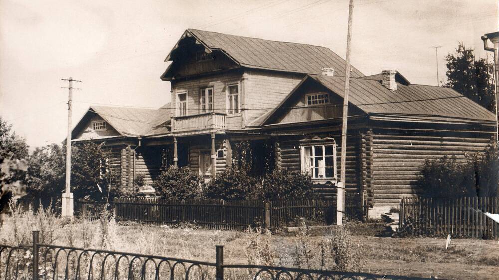 Фотография. Здание Лотошинской районной библиотеки