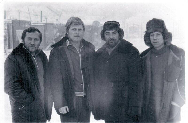 Фотография. Первые строители Адычанской ГЭС. Ноябрь 1985 г.