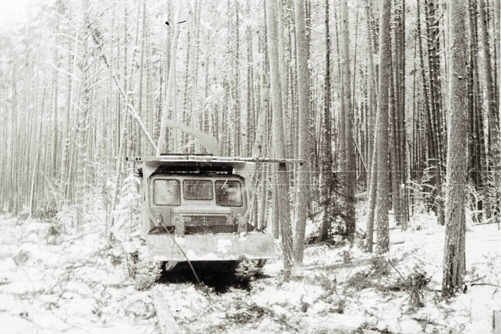 Негатив. Фотоплёнка Зимние пейзажи в лесосеке. Валочная машина. 1983г.
